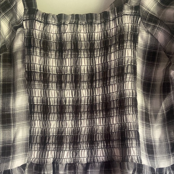 PLEIONE Black and White Peplum Blouse
Size Medium - Picture 7 of 8